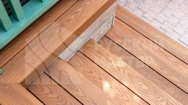 Терраса из термоясеня для загородного дома