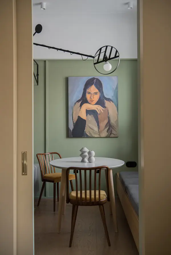 Бутылка кефира пол батона