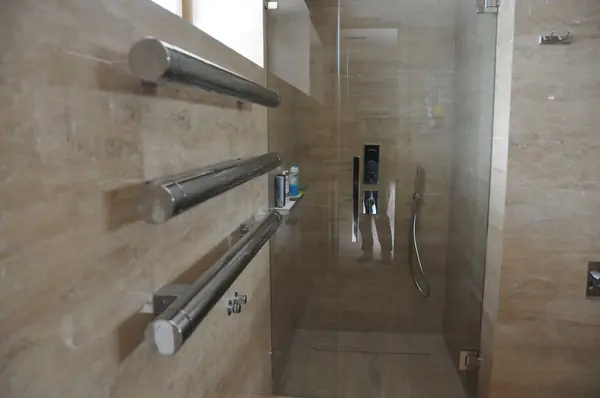 Душевые и стеклянные перегородки на фурнитуре MWE Германия