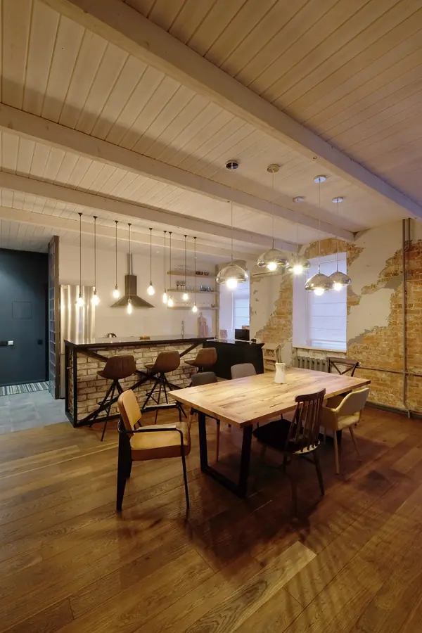 Гостиная с видом на обеденный стол