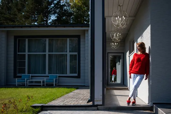 Монохромный дом