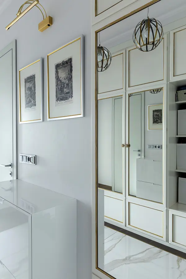 Прихожая неоклассика на Живописной.