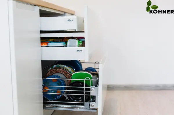 Кухня в скандинавском стиле в мансардной квартире