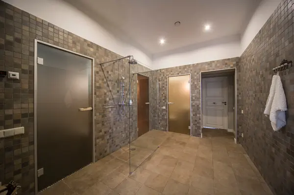 Дом на берегу реки