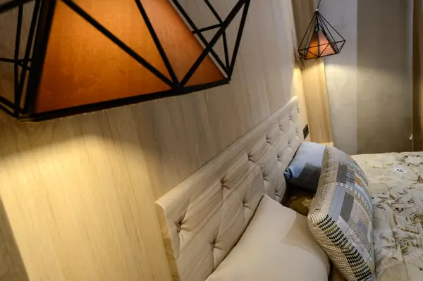 Кровать и панно из массива дуба