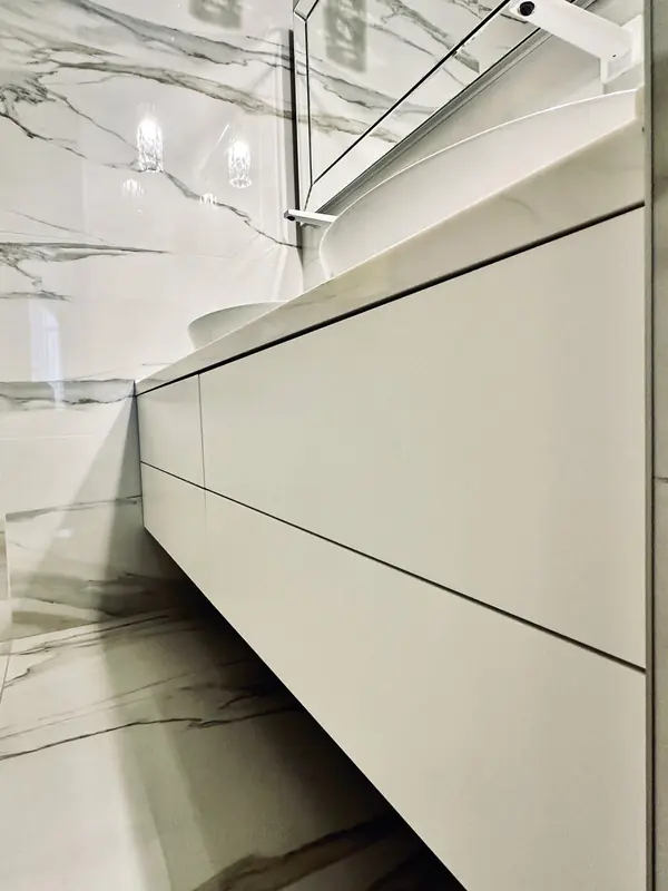 Навесная тумба в санузел.