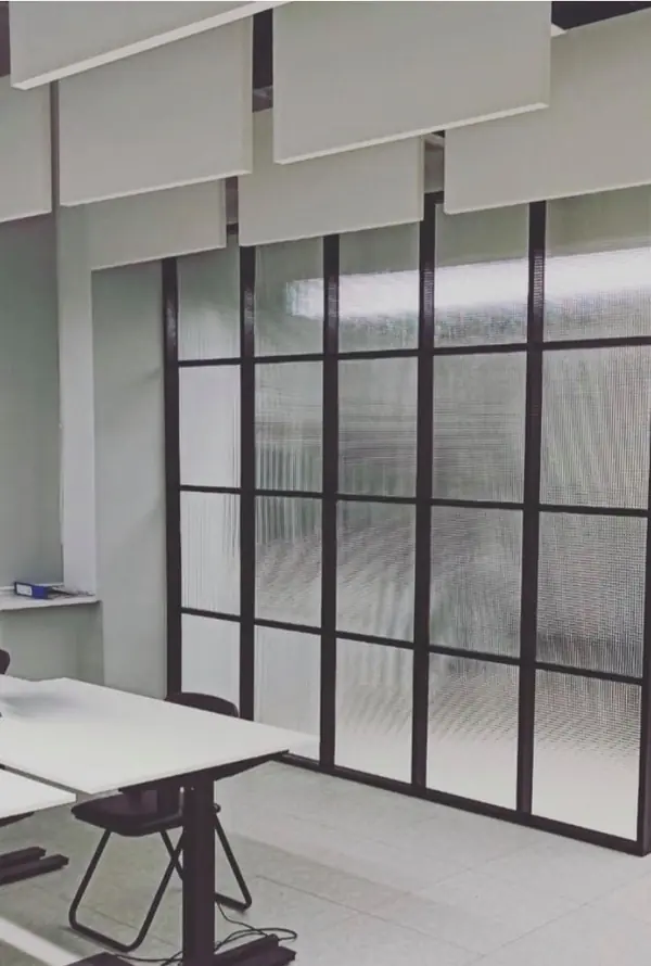 Стеклянная перегородка -Квадраты