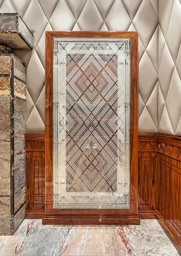 Гравировка на просветленном стекле. Москва.