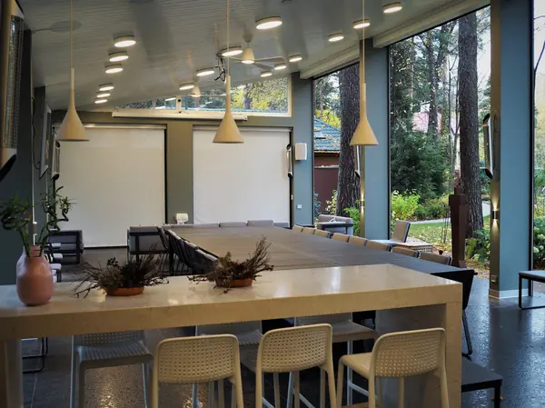 Павильон с летней кухней и домашним кинотеатром