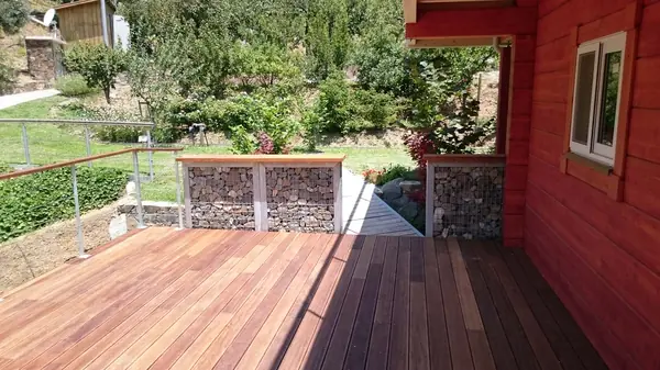 Жилой дом и баня в р. Кипр