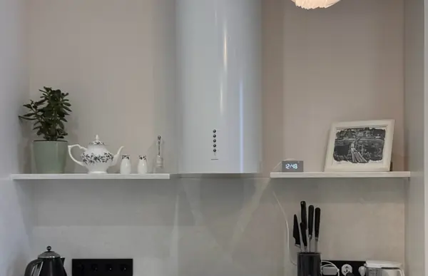 Кухня во французском стиле в светлых тонах