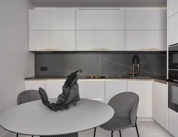 Стильный монохром - трехкомнатная квартира