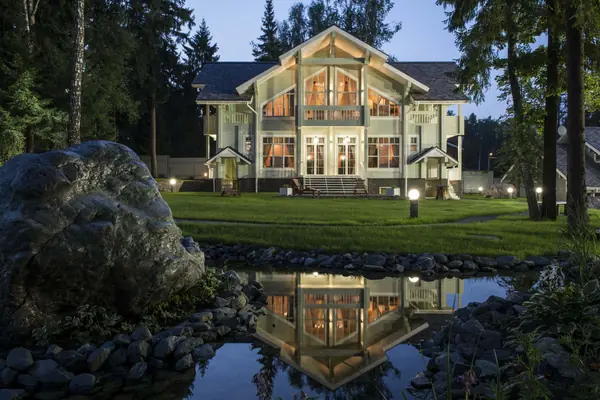 Под одной крышей