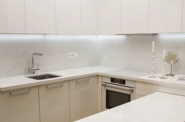 Кухня в стиле хай-тек