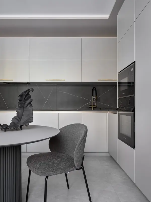 Стильный монохром - трехкомнатная квартира