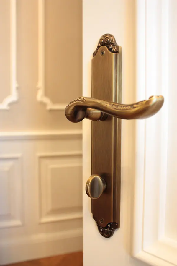 Recreating the Interior of the Chekhov’s Period in a Suburban Residence