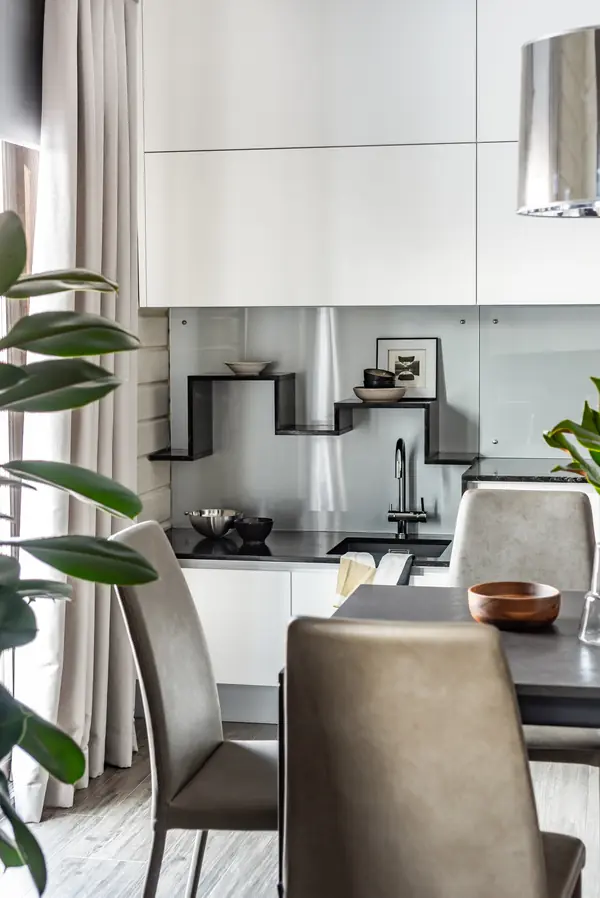 Дом среди берёз