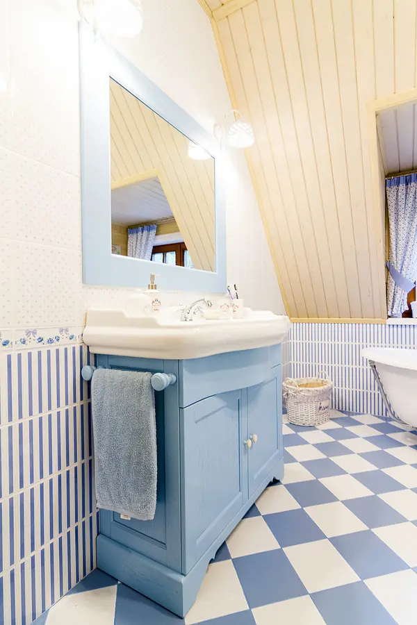 Ванная прованс в пастельно-голубом цвете