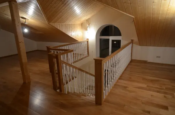 Wood cladding of a concrete stair