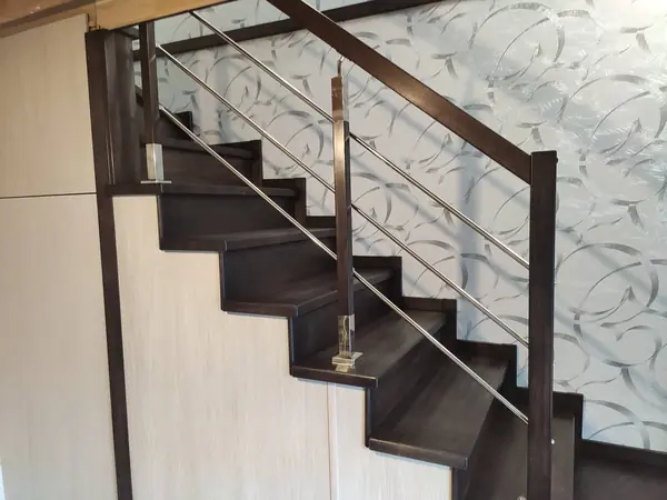 Обшивка металлического каркаса дубом, Графское