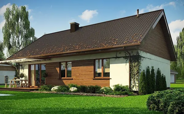 Аккуратный одноэтажный дом с деревянной отделкой на фасадах