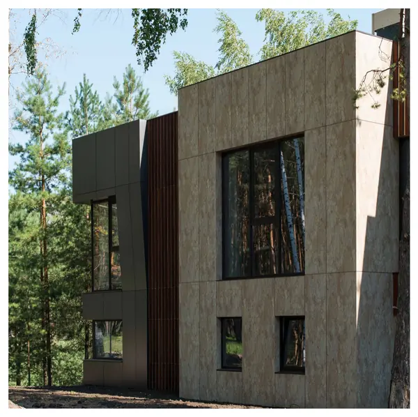 Фасад из крупноформатных панелей HPL