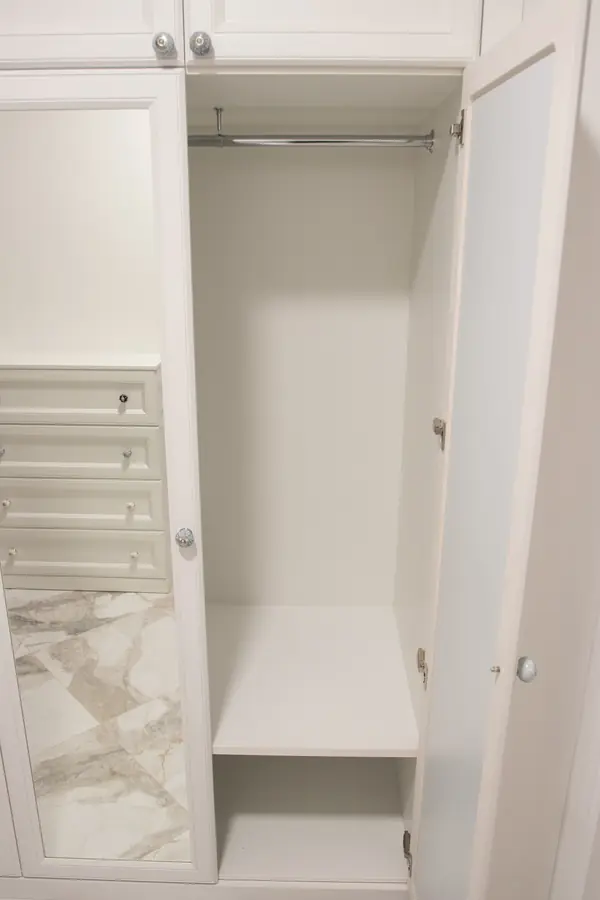 Прихожая в современной классике