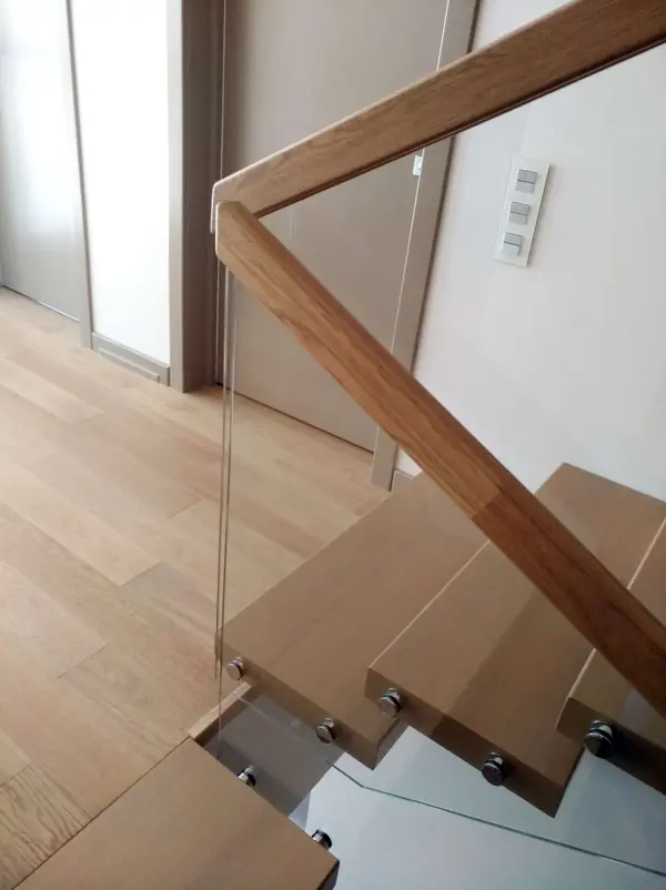 Ограждение со стеклом самонесущим