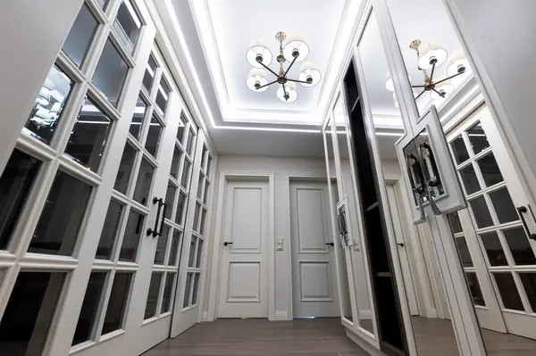 Ремонт трехкомнатной квартиры площадью 84 кв.м. в стиле неоклассика