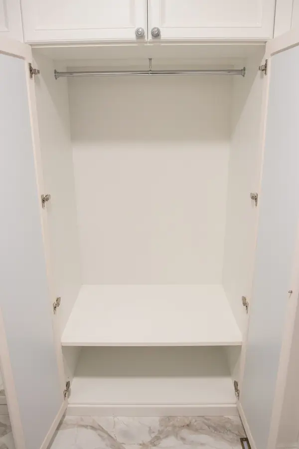 Прихожая в современной классике