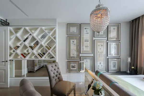 Спальня с клубком и чайниками.ТВ программа "Квартирный вопрос"