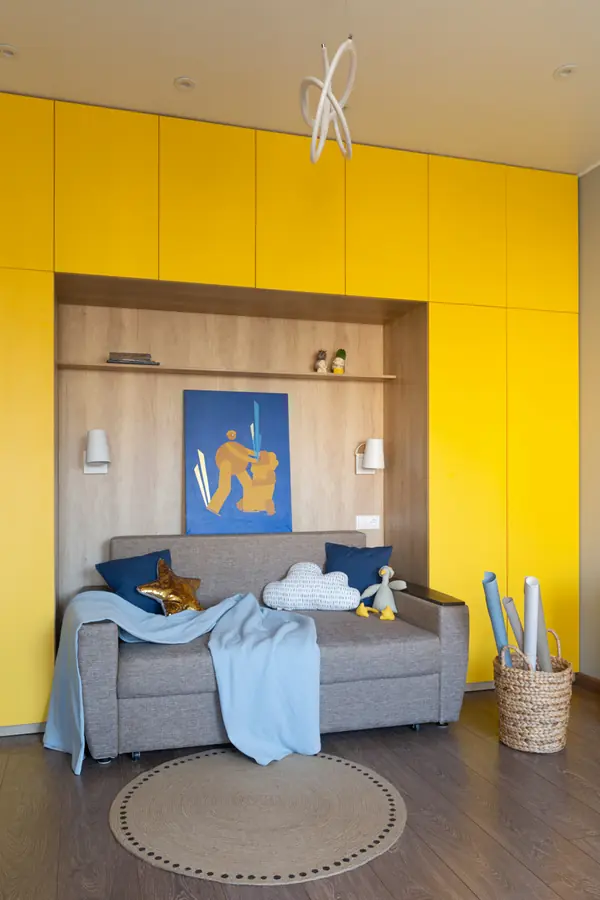 Яркая и просторная квартира для семьи с двумя детьми