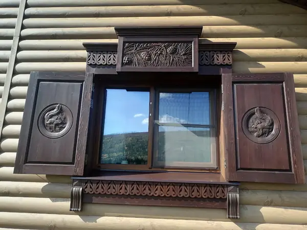 Оформление экстерьера дома охотника