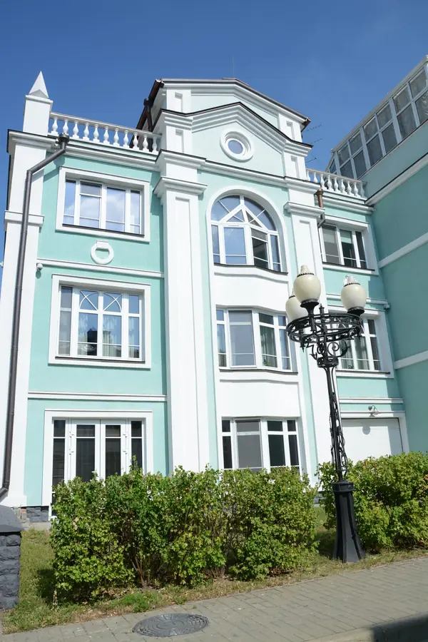 Таунхаус на Береговой (дерево-алюминиевые окна)