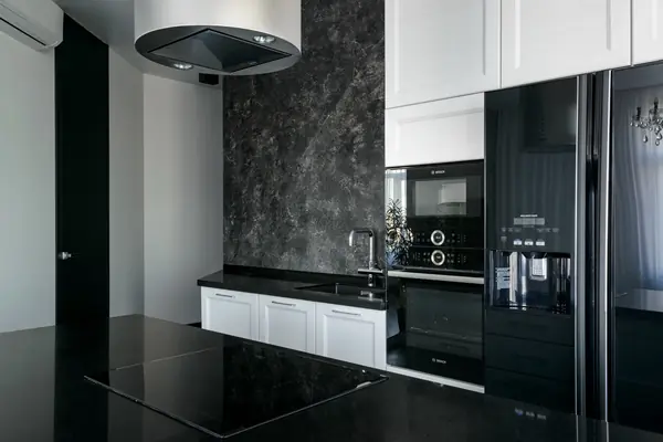 Игра черного и белого