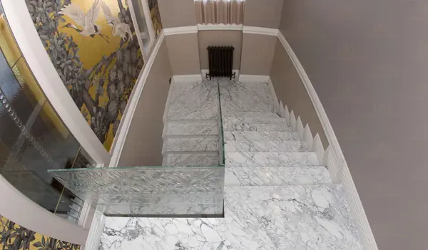 Лестница из мрамора