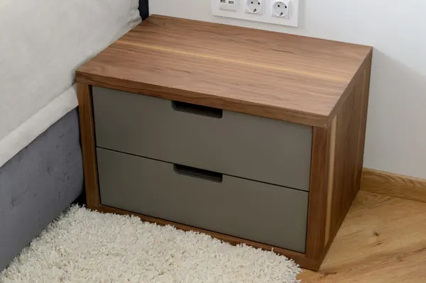 Прикроватная тумбочка