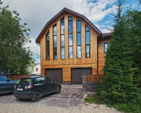 главный фасад. Гараж.