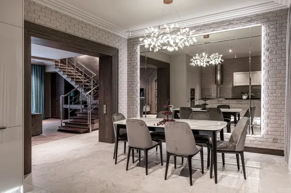 Коллекция мебели PLAY, диван VOGUE и кресло TAYLOR в гостинной жилой квартиры