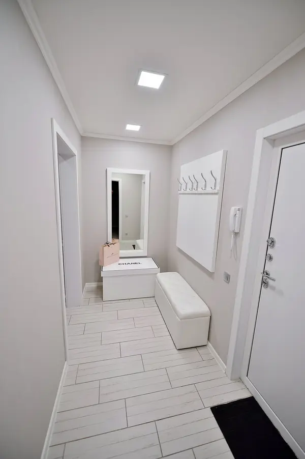 Прихожая и ванна