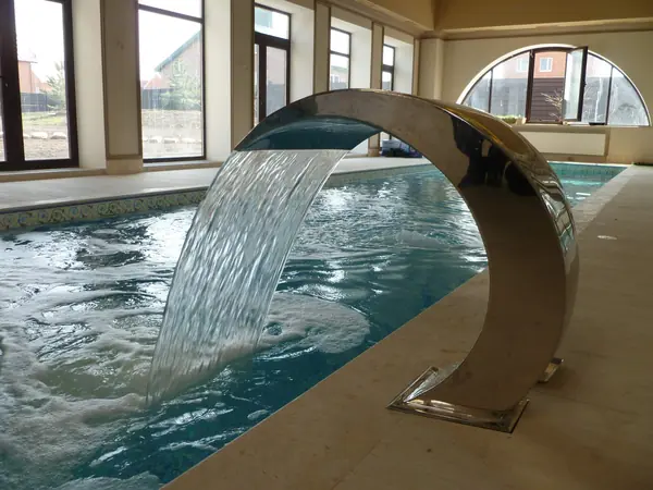 Водные аттракционы, массажные системы в бассейнах