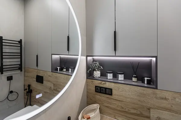 Двухкомнатная квартира в современном стиле с яркими акцентами