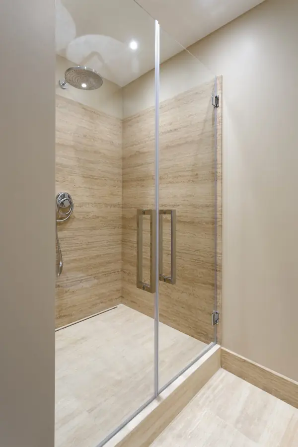 Стеклянные двери  в душевую