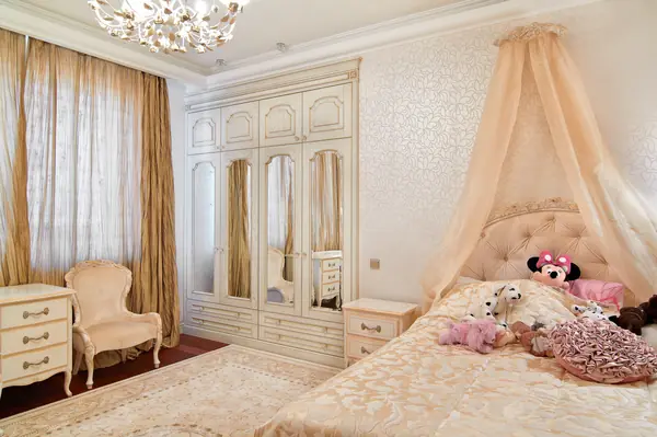 Элитные столярные изделия из дуба для дома в классическом стиле