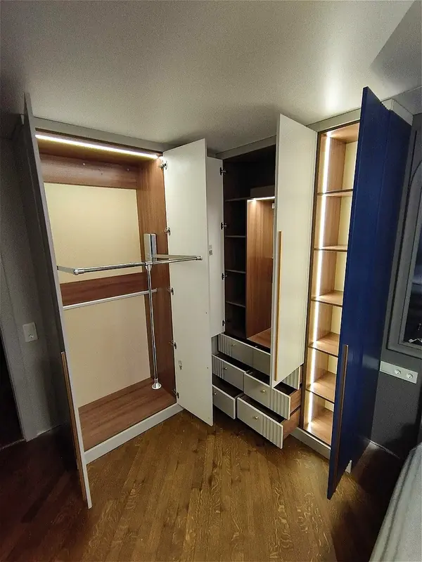 Распашные шкафы