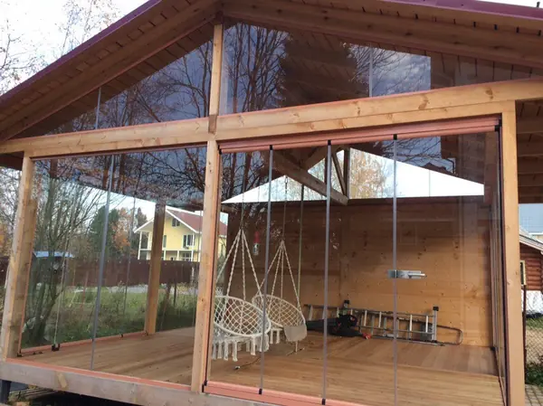 Безрамное остекление отдельно стоящей беседки (Лисий Нос)