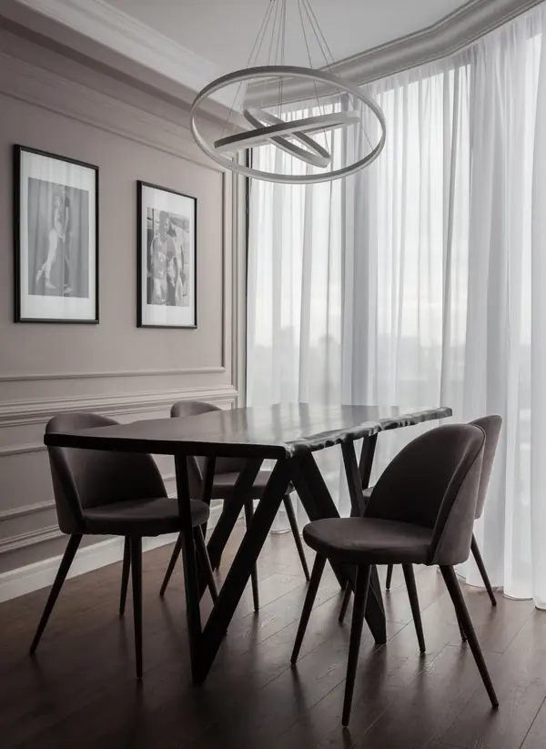 Квартира с двумя белоснежными котами