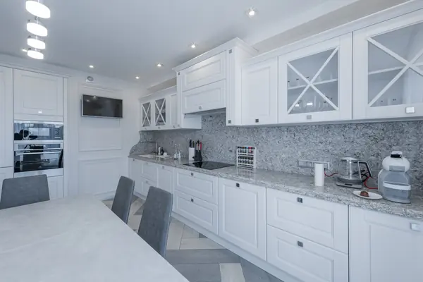 Ремонт двухкомнатной квартиры 106 кв. м в стиле буржуазный минимализм