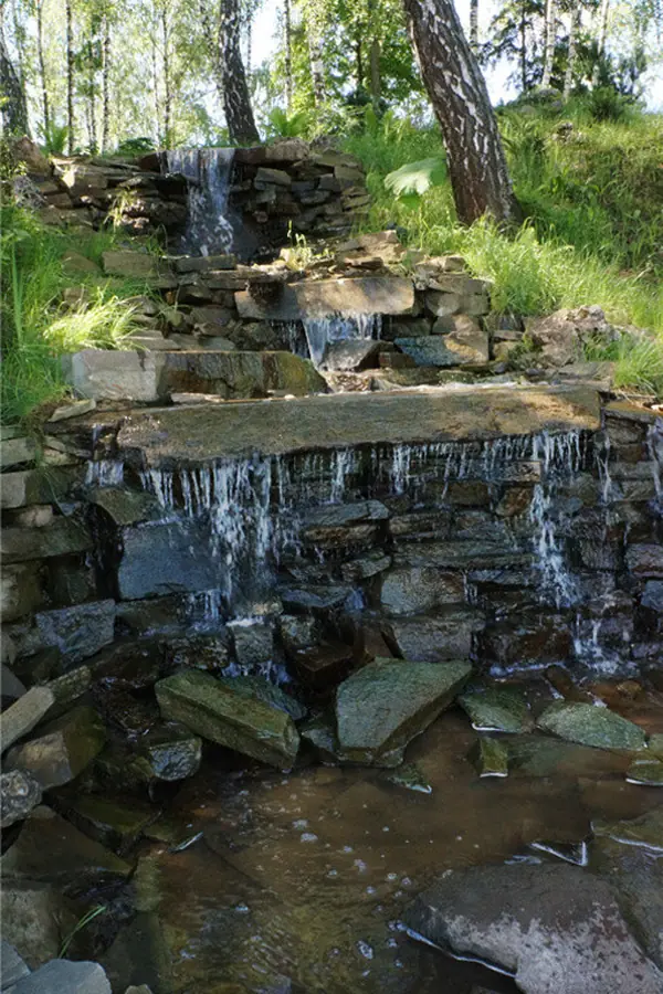 PlayPrevious8/13Next Водный каскад на естественном склоне в лесной части участка