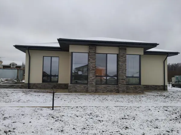 Небольшой одноэтажный дом из кирпича, утепление фасада пенопластом 150мм